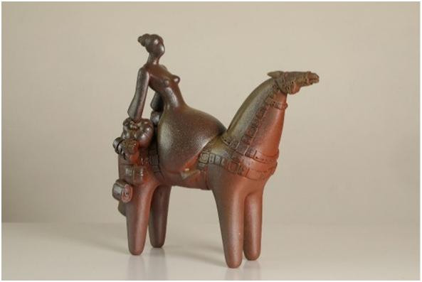 Tác phẩm "Ngựa", gốm (Vũ Hữu Nhung)