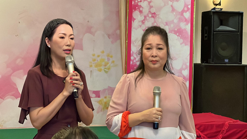 NSƯT Trịnh Kim Chi và NSND Hồng Vân tại buổi gặp gỡ báo chí NSƯT Trịnh Kim Chi và NSND Hồng Vân tại buổi gặp gỡ báo chí