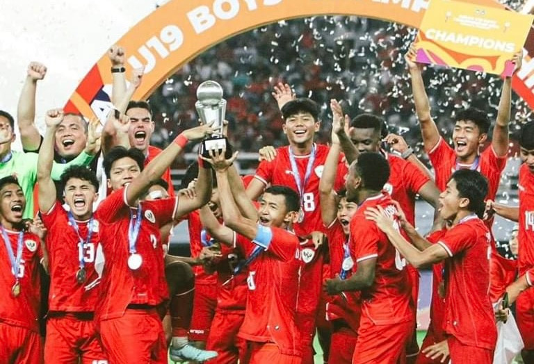U19 Indonesia nâng cao cúp vô địch Đông Nam Á sau 11 năm chờ đợi