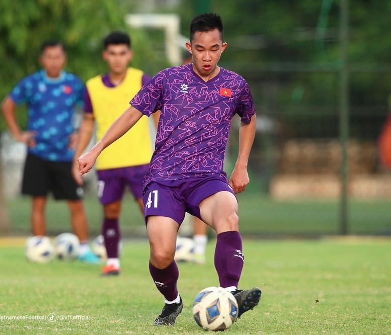 Tiền vệ Việt kiều Hồ Hữu Hưng lỡ hẹn giải U19 Đông Nam Á