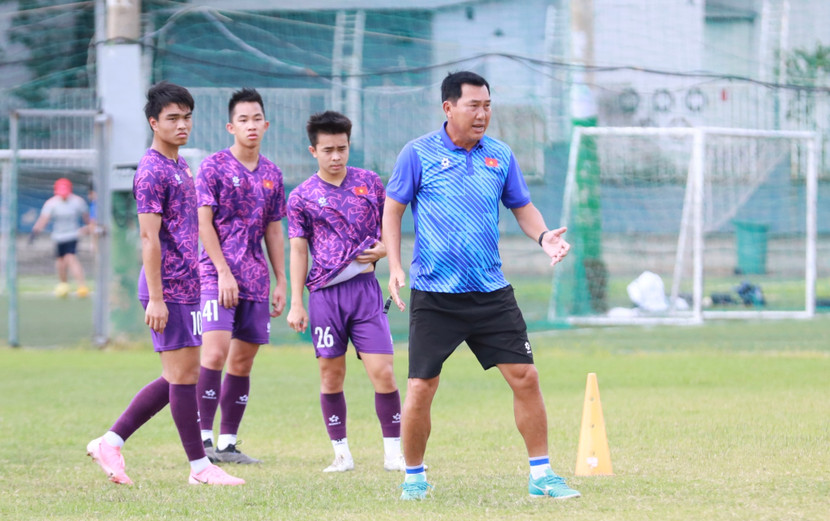 Thầy trò HLV Hứa Hiền Vinh sẵn sàng chinh phục giải U19 Đông Nam Á