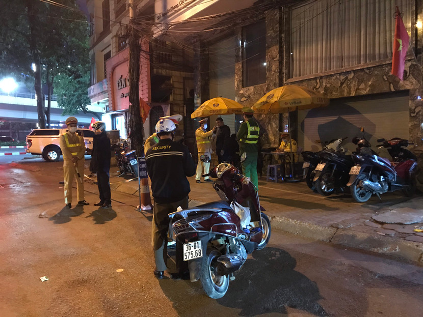 Các đơn vị thuộc CATP Hà Nội tăng cường các tổ công tác kiểm tra, xử lý vi phạm nồng độ cồn sau Tết