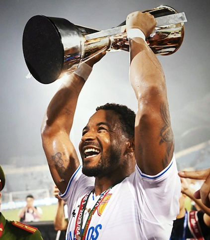 Rafaelson đi vào lịch sử V-League với tư cách Vua phá lưới có số bàn thắng và hiệu suất ghi bàn tốt nhất