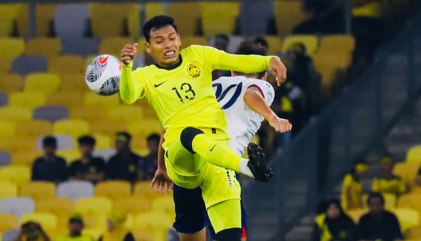 Malaysia (áo vàng) nỗ lực để thắng ngược Đài Bắc Trung Quốc 3-1 Malaysia (áo vàng) nỗ lực để thắng ngược Đài Bắc Trung Quốc 3-1