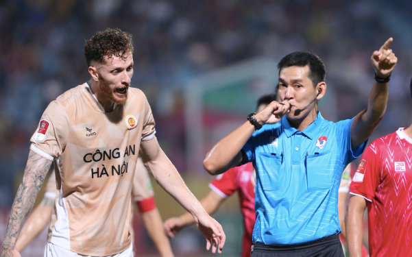 Trọng tài Trần Ngọc Nhớ mắc sai lầm nghiêm trọng trận Công an Hà Nội - Hải Phòng Trọng tài Trần Ngọc Nhớ mắc sai lầm nghiêm trọng trận Công an Hà Nội - Hải Phòng