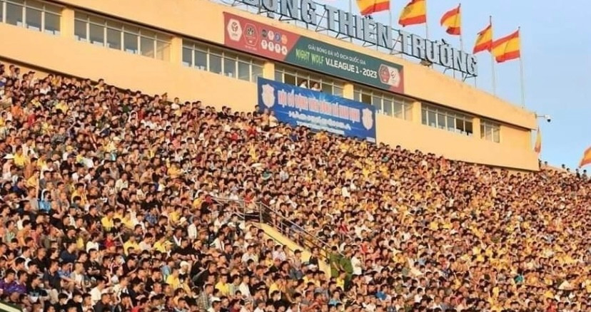 Sân Thiên Trường chật kín trong ngày chủ nhà Nam Định vô địch V-League