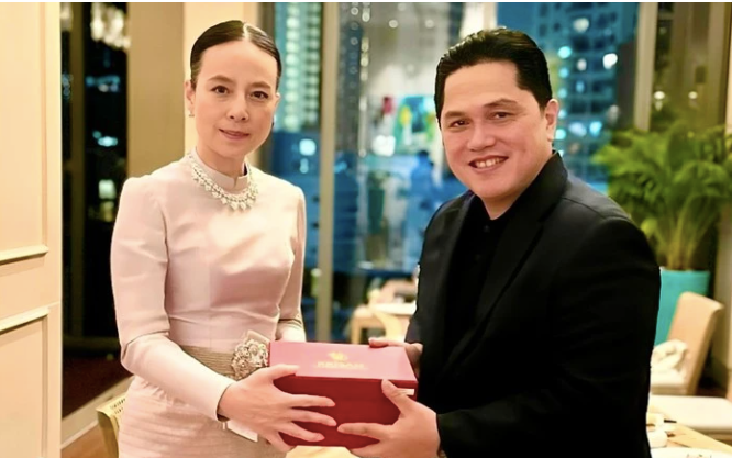 Chủ tịch Liên đoàn bóng đá Thái Lan - Nualphan Lamsam và Chủ tịch Liên đoàn bóng đá Indonesia - Erick Thohir gặp gỡ bên lề Đại hội FIFA hồi tháng 5 vừa qua