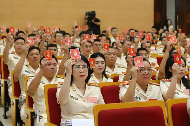 Các đảng bộ, chi bộ trực thuộc Đảng bộ CATP Hà Nội đã tổ chức thành công đại hội sớm hơn tiến độ cơ quan Đảng cấp trên yêu cầu