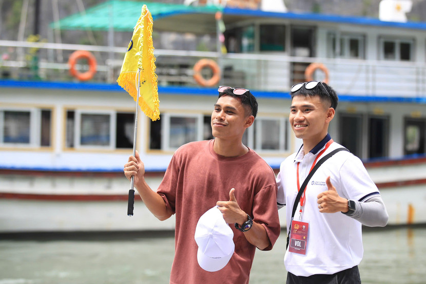 Chuyến tham quan vịnh Hạ Long để lại kỷ niệm đẹp trong lòng bạn bè quốc tế khi tham dự Giải bóng đá Công an, Cảnh sát ASEAN 2025 Chuyến tham quan vịnh Hạ Long để lại kỷ niệm đẹp trong lòng bạn bè quốc tế khi tham dự Giải bóng đá Công an, Cảnh sát ASEAN 2025