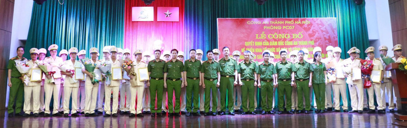 Lễ công bố quyết định triển khai 30 Đội CC&CNCH với sự tham dự của lãnh đạo CATP Hà Nội và Phòng Cảnh sát PCCC&CNCH Lễ công bố quyết định triển khai 30 Đội CC&CNCH với sự tham dự của lãnh đạo CATP Hà Nội và Phòng Cảnh sát PCCC&CNCH