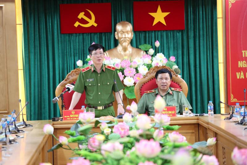 Thiếu tướng Nguyễn Ngọc Thanh, Phó Tư lệnh Bộ Tư lệnh Cảnh sát cơ động; Thiếu tướng, NSND Nguyễn Công Bẩy, Phó Cục trưởng Cục Công tác Đảng và Công tác chính trị chủ trì cuộc họp báo