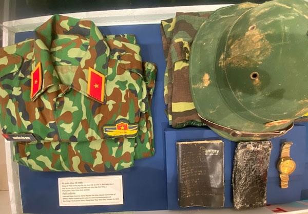 Bộ quân phục của Thiếu tướng Nguyễn Văn Man (liệt sĩ), Phó tư lệnh Quân khu 4 mặc khi vào cứu hộ công nhân Nhà máy Thủy điện Rào Trăng 3.