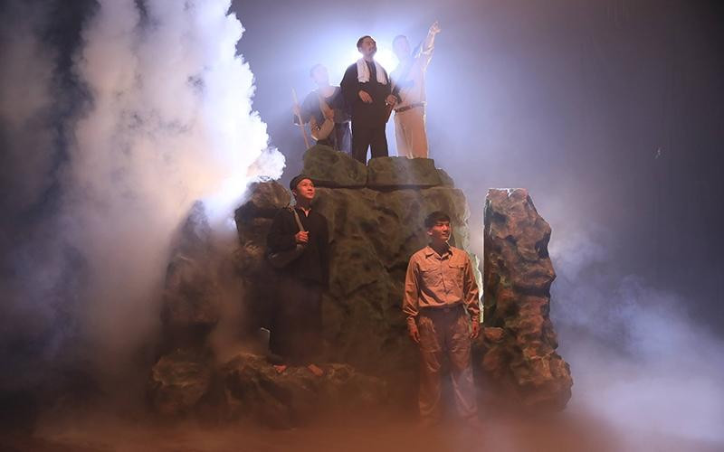 Vở nhạc kịch "Người cầm lái" của nhà hát CAND Vở nhạc kịch "Người cầm lái" của nhà hát CAND