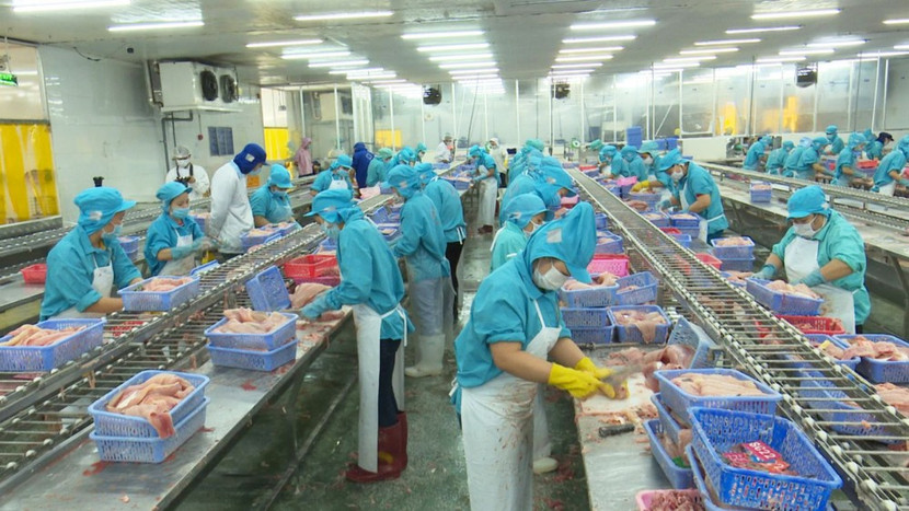 Sau nhiều đợt hạ lãi suất liên tục, hầu hết các doanh nghiệp đề nghị ngân hàng linh hoạt hơn trong điều kiện cấp tín dụng, tăng cho vay tín chấp, rút ngắn thời gian thẩm định…