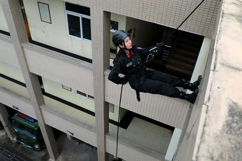 Trong suốt quá trình theo học, chưa một bài huấn luyện nào có thể khiến cô gái này chùn bước