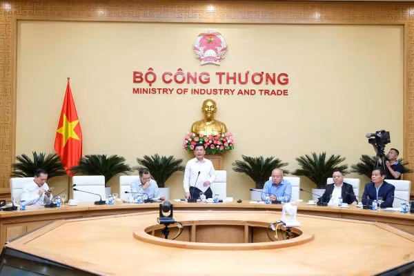 Bộ Công Thương họp tháo gỡ khó khăn cho dự án điện gió ngoài khơi