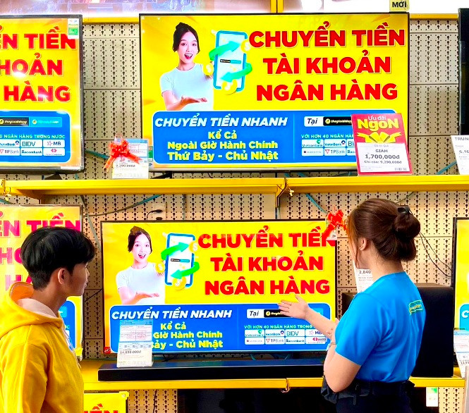 Khách hàng không phải xếp hàng để chuyển tiền vào ngân hàng qua dịch vụ của Thế Giới Di Động