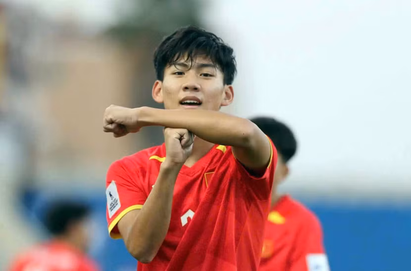 Duy Khang mở tỉ số cho U17 Việt Nam Duy Khang mở tỉ số cho U17 Việt Nam