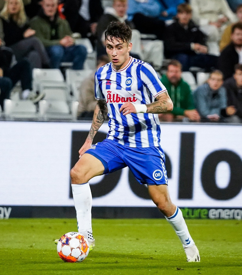 Hậu vệ 17 tỉ đồng Nicholas Mickelson không được đội bóng chủ quản cấp phép tham dự trận đội tuyển Các ngôi sao Đông Nam Á giao hữu Man Utd Hậu vệ 17 tỉ đồng Nicholas Mickelson không được đội bóng chủ quản cấp phép tham dự trận đội tuyển Các ngôi sao Đông Nam Á giao hữu Man Utd