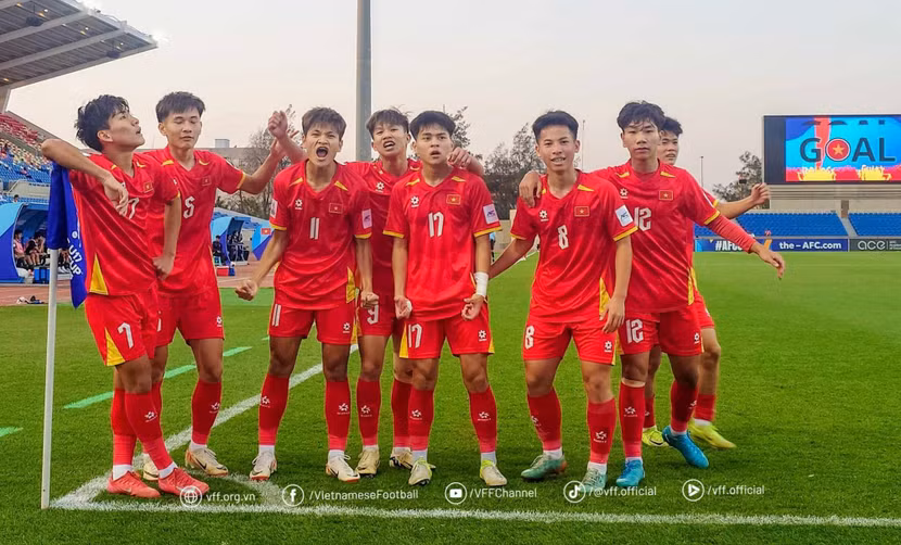 U17 Việt Nam ăn mừng bàn thắng mở ra cơ hội giành vé tới World Cup U17 Việt Nam ăn mừng bàn thắng mở ra cơ hội giành vé tới World Cup
