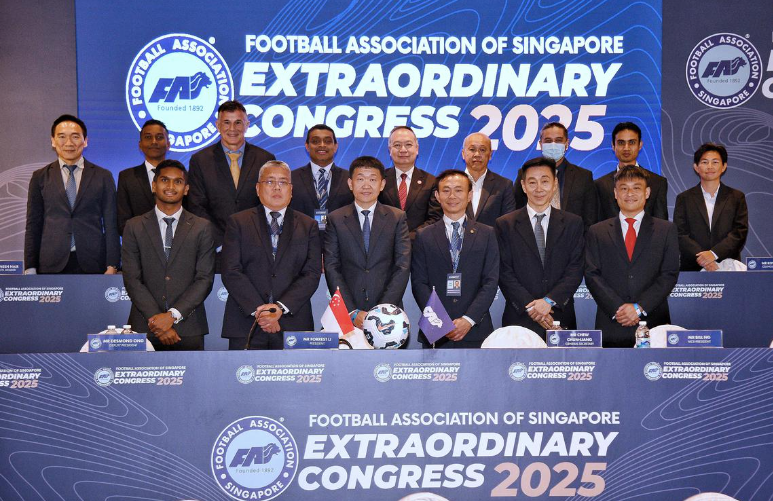 Phó chủ tịch FAS Hariss Harun (hàng dưới, bìa trái) cùng ban lãnh đạo FAS nhiệm kỳ 2025-2029 ra mắt Phó chủ tịch FAS Hariss Harun (hàng dưới, bìa trái) cùng ban lãnh đạo FAS nhiệm kỳ 2025-2029 ra mắt