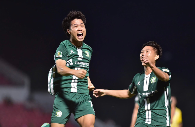 Liên tiếp sút phạt thành bàn đẳng cấp, Công Phượng nắm cơ hội trở lại đội tuyển Việt Nam