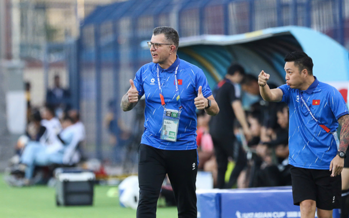 HLV Roland cùng U17 Việt Nam quyết đấu UAE để tranh vé World Cup U17-2025