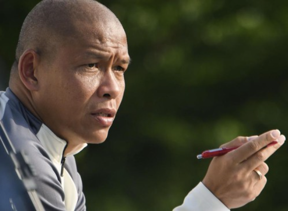 HLV trưởng U17 Indonesia - Nova Arianto xin lỗi và hứa sẽ giúp học trò cải thiện ở World Cup U17 vào tháng 11 tới HLV trưởng U17 Indonesia - Nova Arianto xin lỗi và hứa sẽ giúp học trò cải thiện ở World Cup U17 vào tháng 11 tới