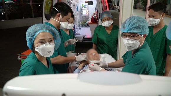 Việt Nam lần đầu tiếp nhận điều trị một nhân viên Liên hợp quốc mắc Covid-19 nặng Việt Nam lần đầu tiếp nhận điều trị một nhân viên Liên hợp quốc mắc Covid-19 nặng