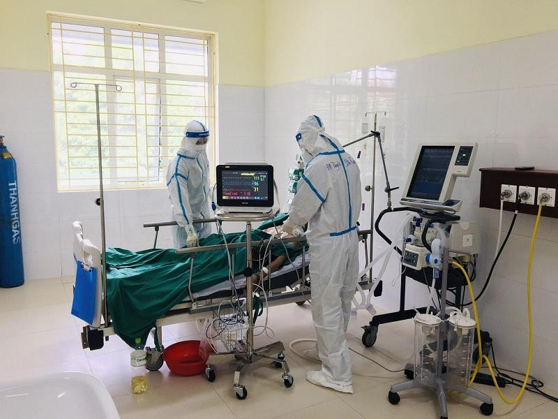 Các bác sĩ đoàn Yên Bái tăng cường tại Bắc Ninh chăm sóc bệnh nhân COVID-19 nặng Các bác sĩ đoàn Yên Bái tăng cường tại Bắc Ninh chăm sóc bệnh nhân COVID-19 nặng