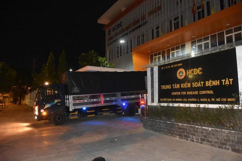 Một lô hàng tài trợ phòng dịch Covid-19 về đến Trung tâm Kiểm soát bệnh tật TP HCM