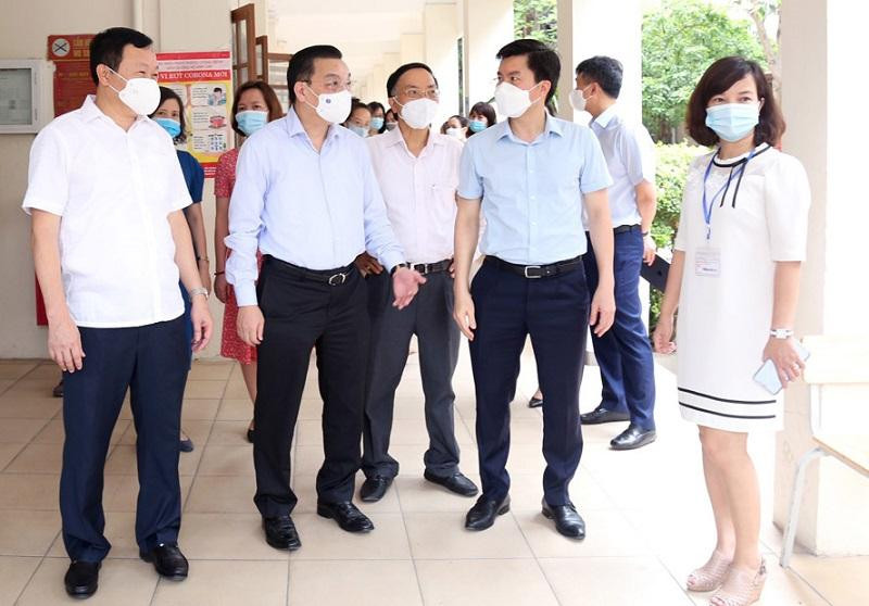 Chủ tịch UBND TP Chu Ngọc Anh kiểm tra công tác tổ chức kỳ thi vào lớp 10 tại quận Đống Đa.