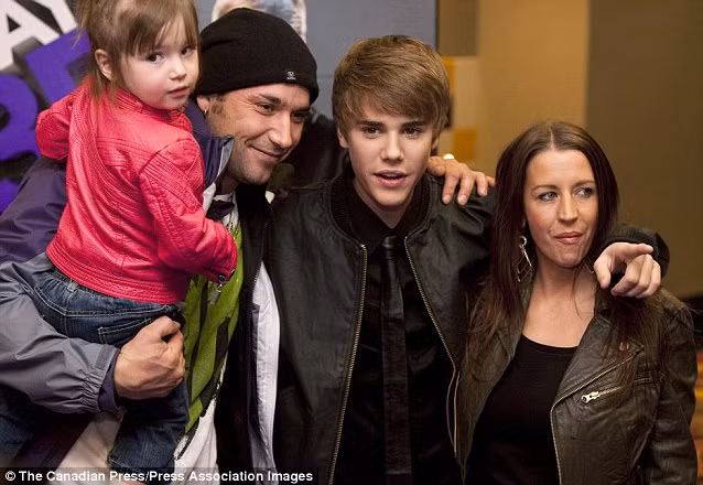 Mẹ Justin Bieber muốn chấm dứt cuộc sống độc thân ảnh 2