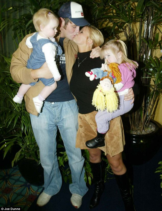 Brian McFadden không muốn con lên truyền hình thực tế cùng vợ cũ ảnh 1