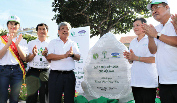 Vinamilk và Quỹ 1 triệu cây xanh cho Việt Nam trao tặng hơn 110.000 cây xanh cho tỉnh Bà Rịa Vũng Tàu Vinamilk và Quỹ 1 triệu cây xanh cho Việt Nam trao tặng hơn 110.000 cây xanh cho tỉnh Bà Rịa Vũng Tàu