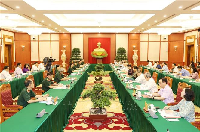 Toàn cảnh buổi làm việc của tập thể Bộ Chính trị với Ban Thường vụ Quân ủy Trung ương