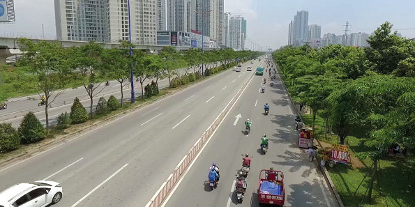 Hàng cây giáng hương do Vinamilk và Quỹ 1 triệu cây xanh cho Việt Nam trồng tại xa lộ Hà Nội (TP.HCM) sau 9 năm đã vươn cao tỏa bóng mát Hàng cây giáng hương do Vinamilk và Quỹ 1 triệu cây xanh cho Việt Nam trồng tại xa lộ Hà Nội (TP.HCM) sau 9 năm đã vươn cao tỏa bóng mát