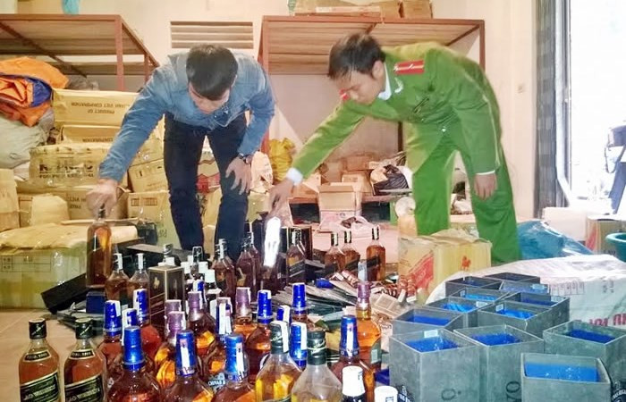 Hàng hóa đang bị làm giả, nhập lậu và bày bán tràn lan trên thị trường, ảnh hưởng không nhỏ tới thương hiệu và uy tín của doanh nghiệp Hàng hóa đang bị làm giả, nhập lậu và bày bán tràn lan trên thị trường, ảnh hưởng không nhỏ tới thương hiệu và uy tín của doanh nghiệp