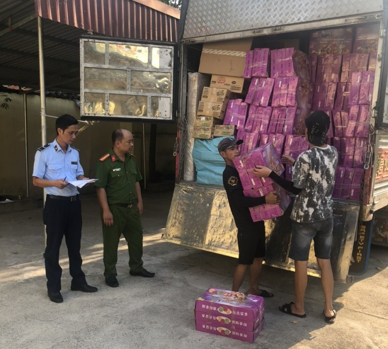 Lực lượng chức năng tạm giữ hơn 21.000 bánh trung thu nhập lậu Lực lượng chức năng tạm giữ hơn 21.000 bánh trung thu nhập lậu