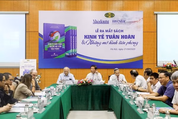 Các đại biểu đánh giá cao nội dung cuốn sách về kinh tế tuần hoàn Các đại biểu đánh giá cao nội dung cuốn sách về kinh tế tuần hoàn