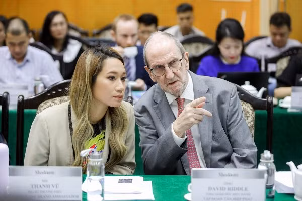 Ông David Riddle chia sẻ kinh nghiệm về mô hình kinh tế tuần hoàn tại Tân Hiệp Phát Ông David Riddle chia sẻ kinh nghiệm về mô hình kinh tế tuần hoàn tại Tân Hiệp Phát