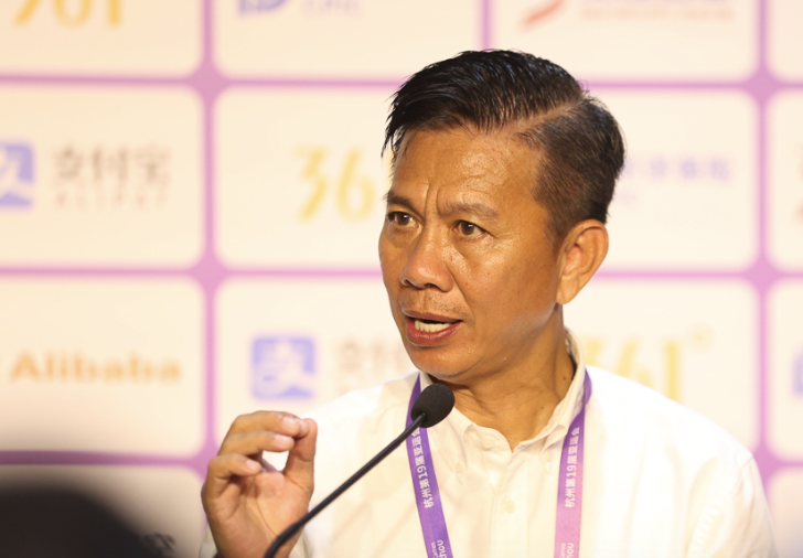 HLV Hoàng Anh Tuấn tức giận khi học trò nhận thẻ phạt, bàn thua không đáng HLV Hoàng Anh Tuấn tức giận khi học trò nhận thẻ phạt, bàn thua không đáng