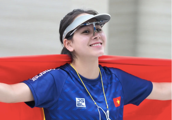 Bắn súng đặt hi vọng huy chương vàng vào xạ thủ thuộc biên chế Công an nhân dân - Trịnh Thu Vinh trong phần thi ngày 27-9