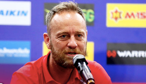 HLV Mano Polking của tuyển Thái Lan tại họp báo trước chung kết King's Cup 2023 HLV Mano Polking của tuyển Thái Lan tại họp báo trước chung kết King's Cup 2023