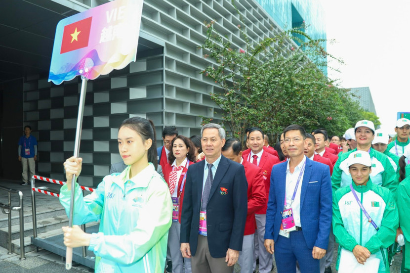 Chủ nhà Trung Quốc chuẩn bị chu đáo, trang trọng cho lễ thượng cờ