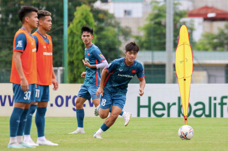 Olympic Việt Nam tập buổi đầu với chỉ 12 cầu thủ