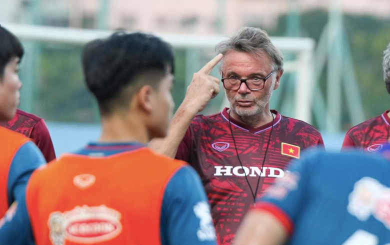 HLV Troussier muốn U23 Việt Nam vượt ngưỡng, vươn tầm châu lục