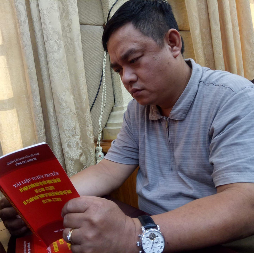 Phóng viên Hồng Tuấn Phóng viên Hồng Tuấn