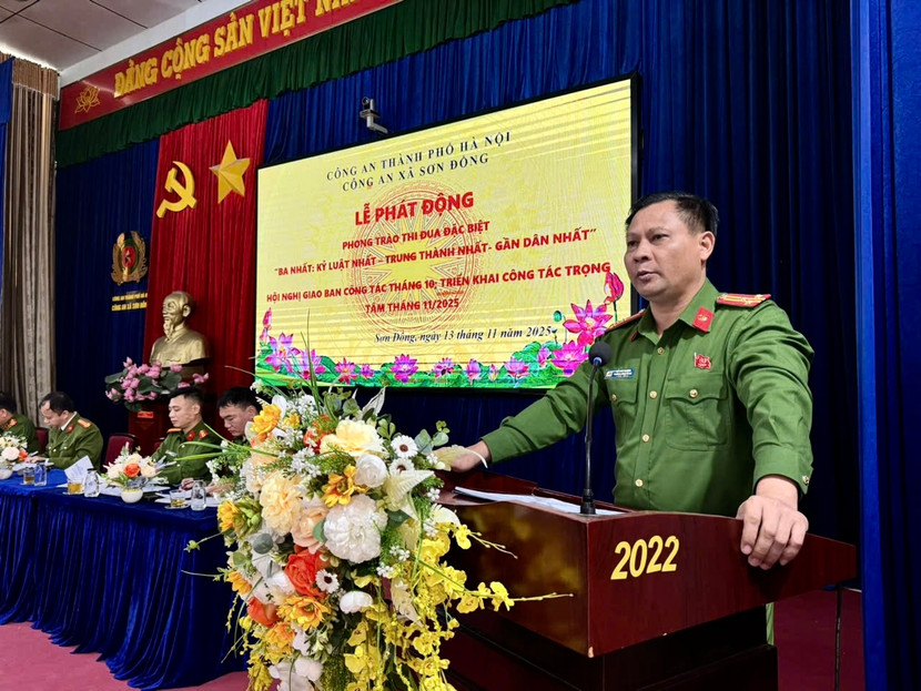 Thượng tá Đỗ Đức Nghĩa, Trưởng Công an xã Sơn Đồng phát biểu chỉ đạo tại lễ phát động phong trào thi đua “Ba nhất” Thượng tá Đỗ Đức Nghĩa, Trưởng Công an xã Sơn Đồng phát biểu chỉ đạo tại lễ phát động phong trào thi đua “Ba nhất”