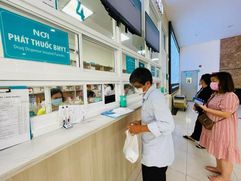 Rất nhiều bệnh viện đang thiếu thuốc, vật tư y tế khiến người bệnh phải ra ngoài mua giá cao (Ảnh minh họa)